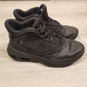 NIKE JORDAN MAX AURA 4 GS BLACK/ANTHRACITE-BLACK DQ8404 001 BIG KIDS SHOES 6.5Y